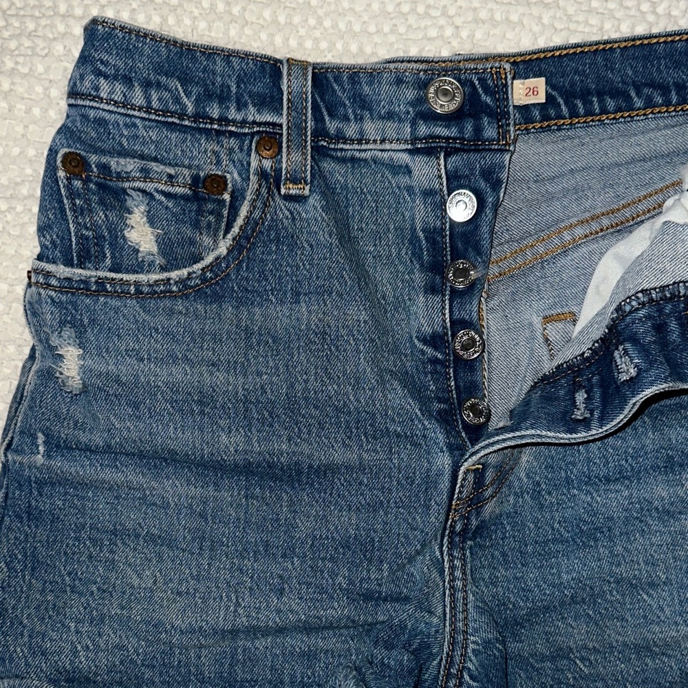 Levi's Ribcage Shorts - Picture 3 of 4